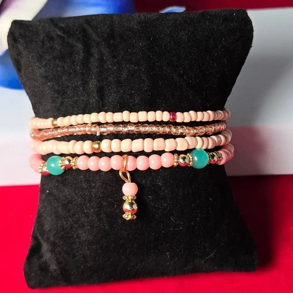 Boho Dusty Pink Rose Beaded Bracelet Set of 4 Stretch Gold Accents Feminine NWT